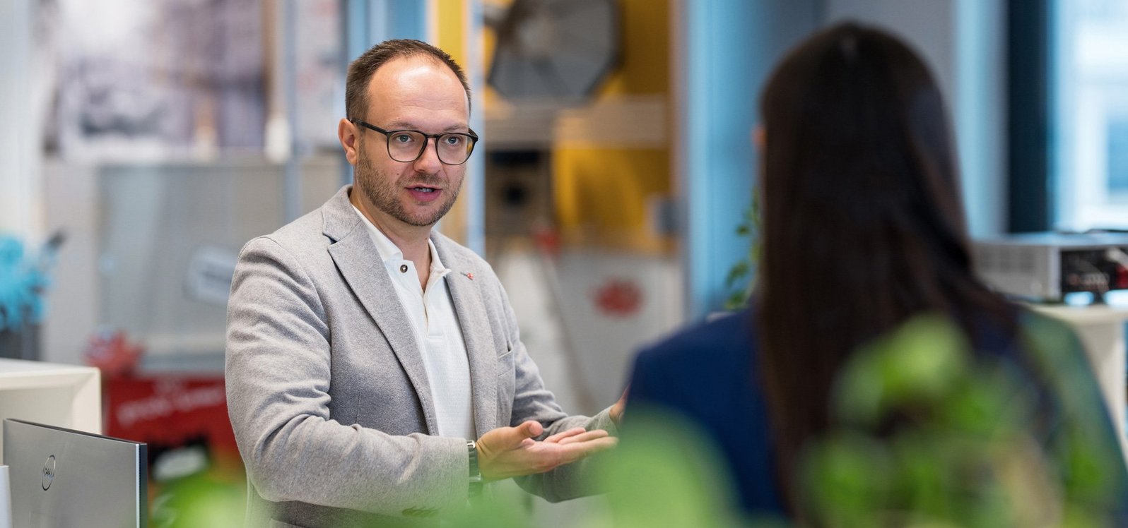 SIWA Head of Sales im Beratungsgespräch