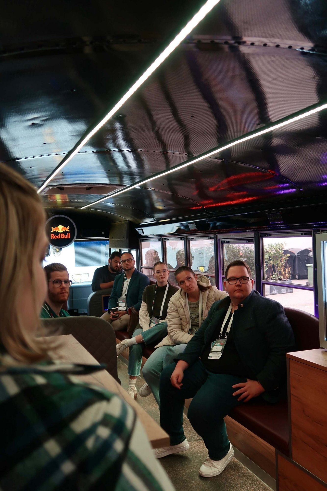 Publikum beim SIWA Vortrag auf der Schoolbus Stage bei den Digital Days 2024